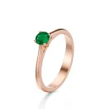 Pierścionek z różowego złota ze szmaragdem AJPZ_004 Pierścionek z różowego złota ze szmaragdem AJPZ_004